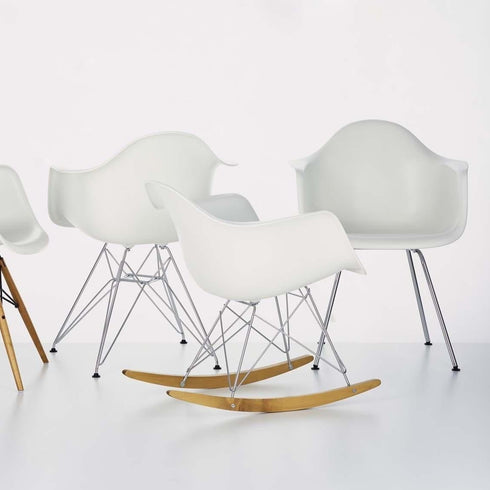 Cadeira de Braços em Plástico Eames DAX / Base Cromada